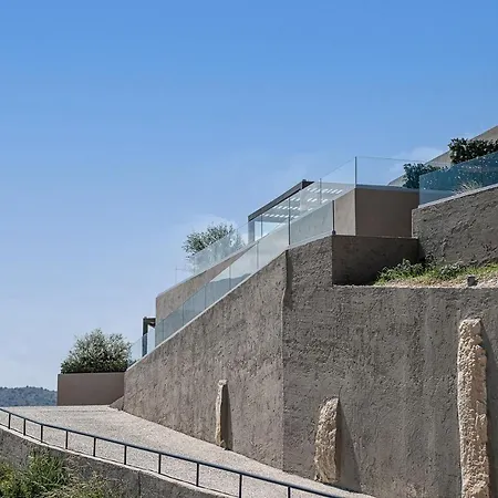 Zeuscave Villa *